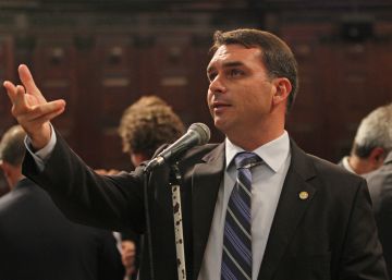 Escândalo do Coaf ofusca estreia de Flávio Bolsonaro e fortalece Renan no Senado