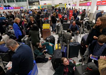 Interferência de drones faz o segundo maior aeroporto do Reino Unido cancelar todos os voos