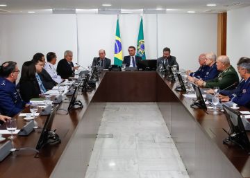 Instruído por ministros, Bolsonaro dá sinal verde para fusão Embraer-Boeing