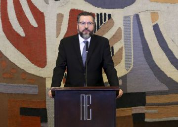 O chanceler quer apagar a história do Brasil