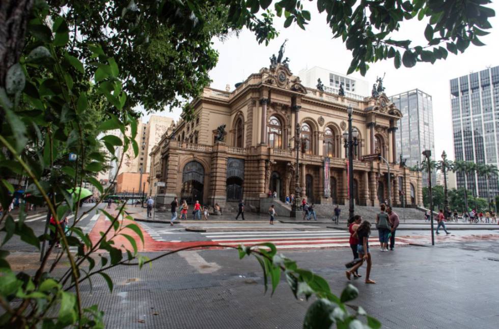 Os versos que cantam São Paulo