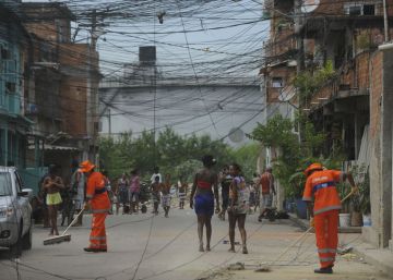Uma favela do Rio apavorada após a morte de seis pessoas por tiros certeiros que vêm do céu