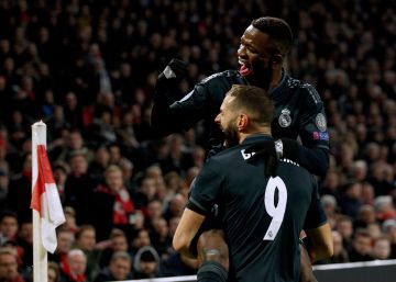 Real Madrid sofre, mas conquista vitória contra o Ajax fora de casa