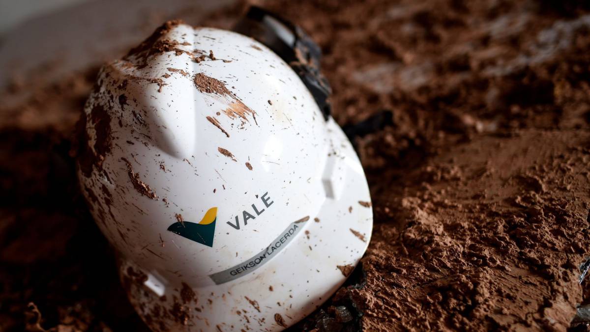 Imagem de um capacete da Vale tirada 20 dias após a tragédia na mina Córrego do Feijão.