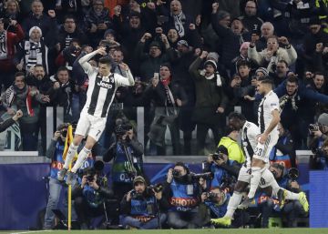 Cristiano Ronaldo faz três no Atlético de Madrid e conduz Juventus às quartas da Champions