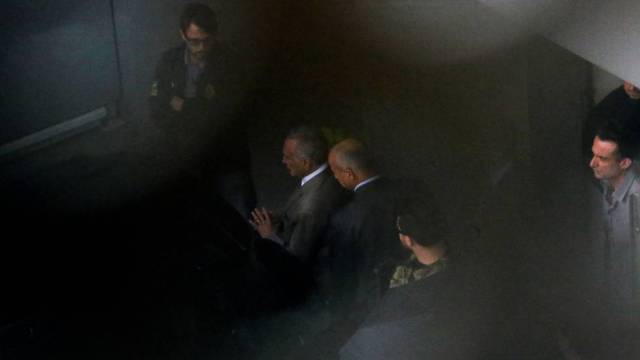 O ex-presidente Michel Temer, no aeroporto de Guarulhos, após ser preso pela Polícia Federal nesta quinta-feira, 21 de março.