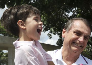 Bolsonaro, pressionado por queda recorde de popularidade em pesquisa