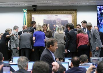 Em sessão tumultuada, reforma da Previdência dá primeiro passo na Câmara