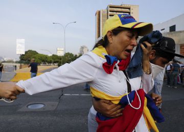 Manifestantes tomam as ruas da Venezuela convocados por Guaidó e Maduro