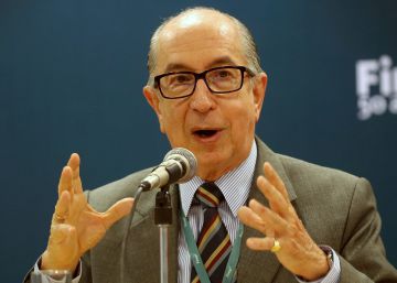 Que liberalismo é esse que não ousa tocar grupos religiosos?