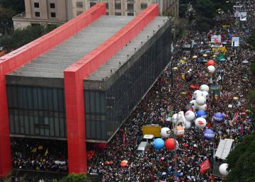 Cortes da Educação despertam as ruas contra Bolsonaro