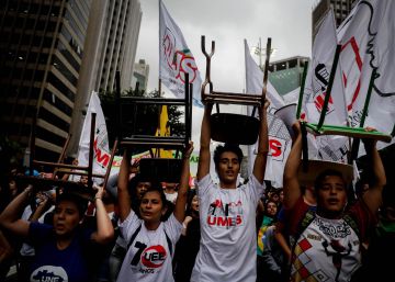 O vocabulário da crise está de volta: manifestação, depressão econômica, impeachment