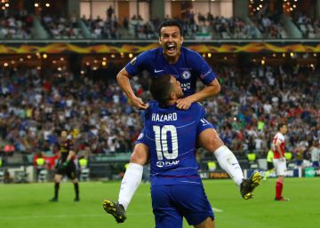 Com show de Hazard, Chelsea goleia o Arsenal e fatura a Europa League