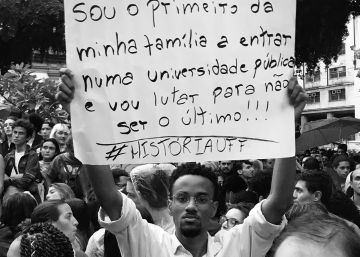 O Brasil por trás do cartaz de uma manifestação