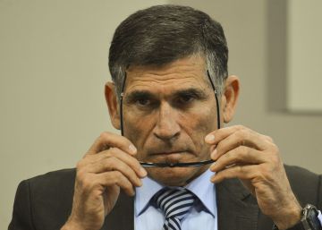 General Santos Cruz cai e já é o terceiro ministro a deixar Governo de Bolsonaro