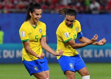 Marta quebra recorde e classifica o Brasil para as oitavas da Copa do Mundo