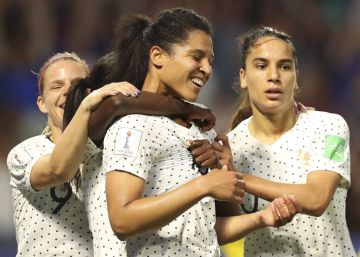 Brasil joga com raça, mas acaba eliminado pela França na prorrogação