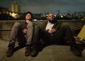 Em ‘Pico da Neblina’, atores retratam suas vidas na periferia em um Brasil onde a maconha é legalizada