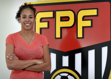 “Quando meninas ganharem bola em vez de boneca, o futebol feminino será um esporte de massa”