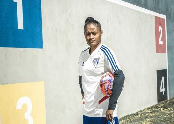 “Queria que algumas jogadoras famosas defendessem mais o futebol feminino”