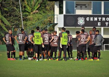 Greve de jogadores no Figueirense coloca em xeque o modelo clube-empresa