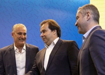 Aposta de Rodrigo Maia por clube-empresa aproxima o futebol brasileiro da Europa, mas exige cautela