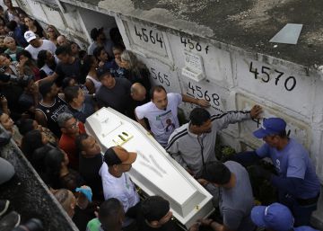 As lágrimas por Ágatha no Complexo do Alemão, onde crianças se habituaram a fugir de tiros