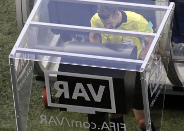 Ruína do futebol ou avanço necessário? O VAR na opinião de dois comentaristas