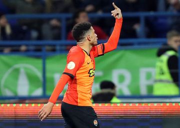 Taison se impõe contra o racismo e mostra que é maior que Messi