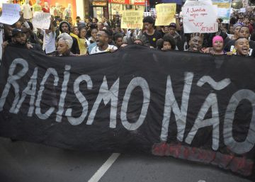 Abismo social separa negros e brancos no Brasil desde o parto