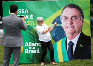 Com cartuchos de munição e o número 38, Bolsonaro lança partido à sua medida