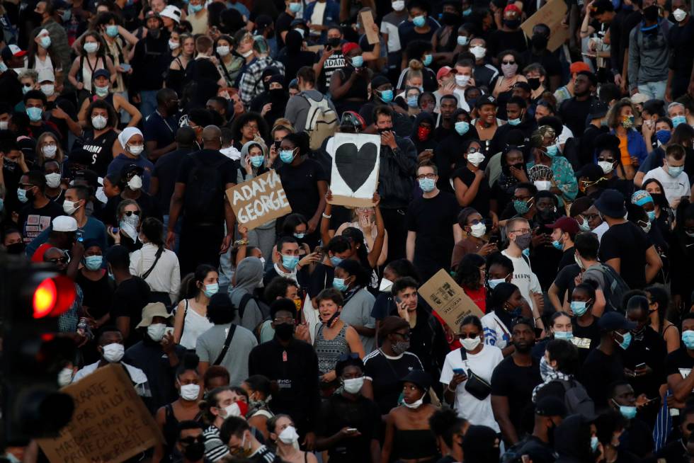 People attend a banned demonstration planned in memory of Adama Traore, a 24-year old black Frenchman who died in a 2016 police operation which some have likened to the death of George Floyd in the United States, in front of courthouse in Paris, France June 2, 2020. REUTERSGonzalo Fuentes TPX IMAGES OF THE DAY