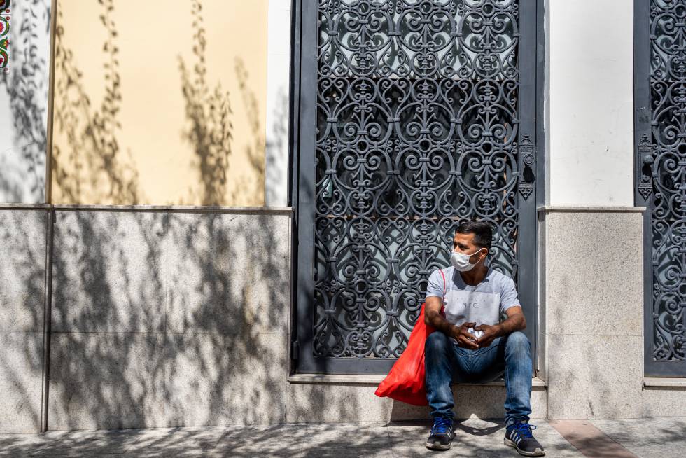 Mesmo com auxílio emergencial, crise empurra desempregados para viver na rua