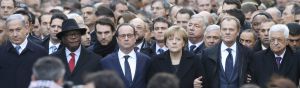 Una multitud marxa a París en contra del terrorisme