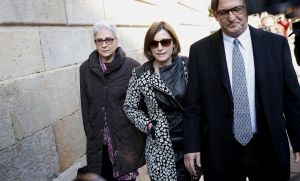 Muriel Casals, Carme Forcadell i Josep Maria Vila d'Abadal arriben al Palau de la Generalitat el 14 de gener.