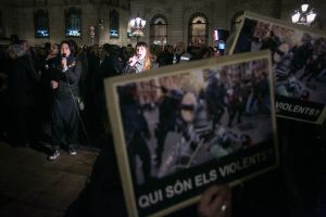 Concentració a plaça Sant Jaume en contra de la sentència del Suprem.