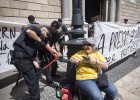 Les mares dels condemnats pel setge al Parlament s’encadenen