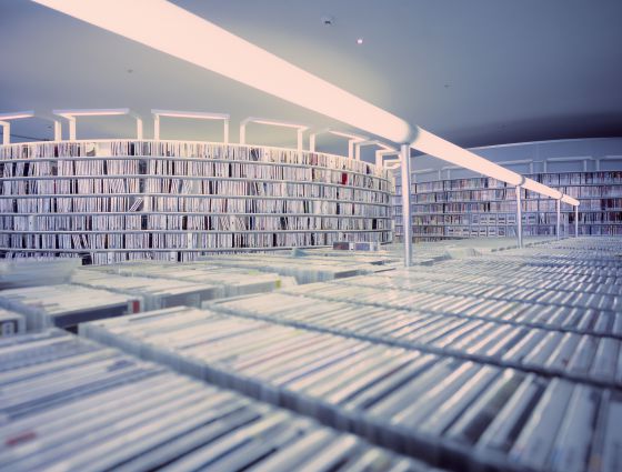 La idea que millor vol dir més s’ha estès en l’àmbit cultural, on la producció massiva ha dinamitat la possibilitat d’identificar la qualitat, segons els entrevistats per Riemen.