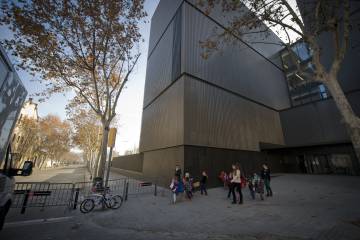 L'Escola dels Encants, situada al carrer de Cartagena.