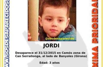 Troben sa i estalvi el nen de tres anys després de 20 hores perdut al bosc