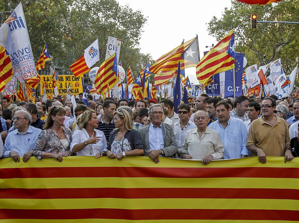 Capçalera de la manifestació de la Diada de l’11 de setembre de 2012, on hi era també Jordi Pujol. Aquesta mobilització molts historiadors l’esmenten com una de les claus que van anar empenyent Artur Mas cap a la seva posició sobiranista.