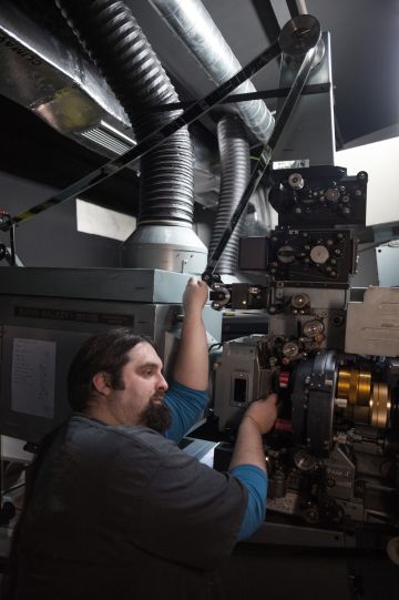 Iván Guerrero, amb la màquina Ultra Panavision.