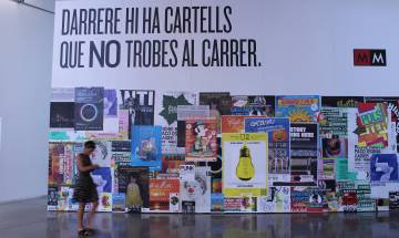 Cartells de carrer que s'exposen al Dhub.