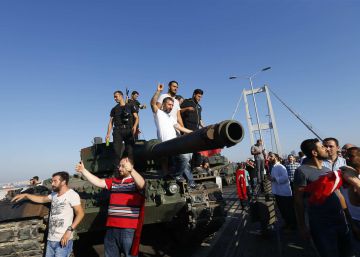 Més de 2.800 militars detinguts després del cop d’estat fallit a Turquia