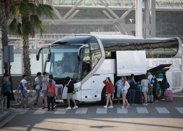 Un creuer deixa a terra un grup d’estudiants per no portar els permisos paterns