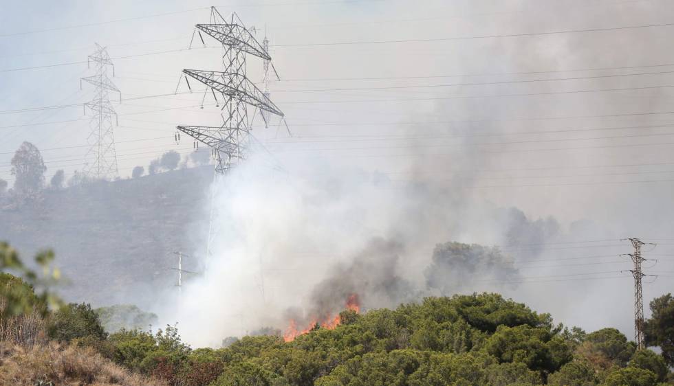 El foc entre Canyelles i Torre Baró.