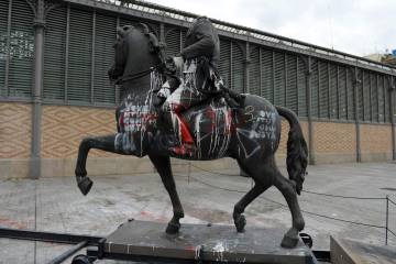 L’estàtua de Franco porta cua