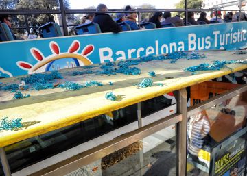 Barcelona Turisme es rebel·la contra els auriculars abandonats