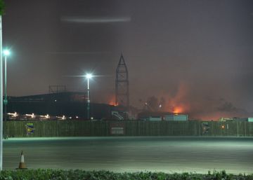 Crema un edifici encara en construcció de Ferrari Land