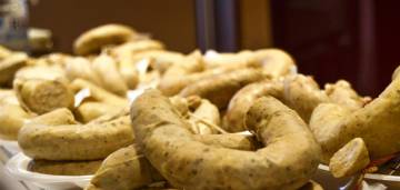 Cinc llocs on la botifarra té un parell d’ous